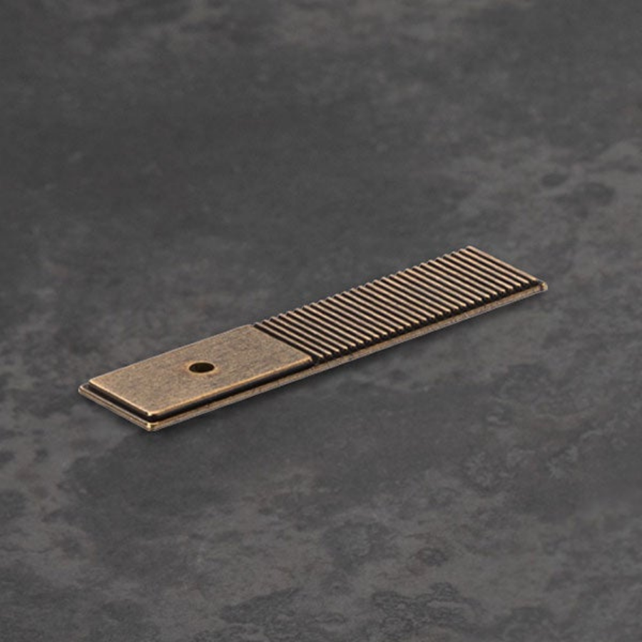 Momo Handles Barrington Backplate to Suit Knob Bronze