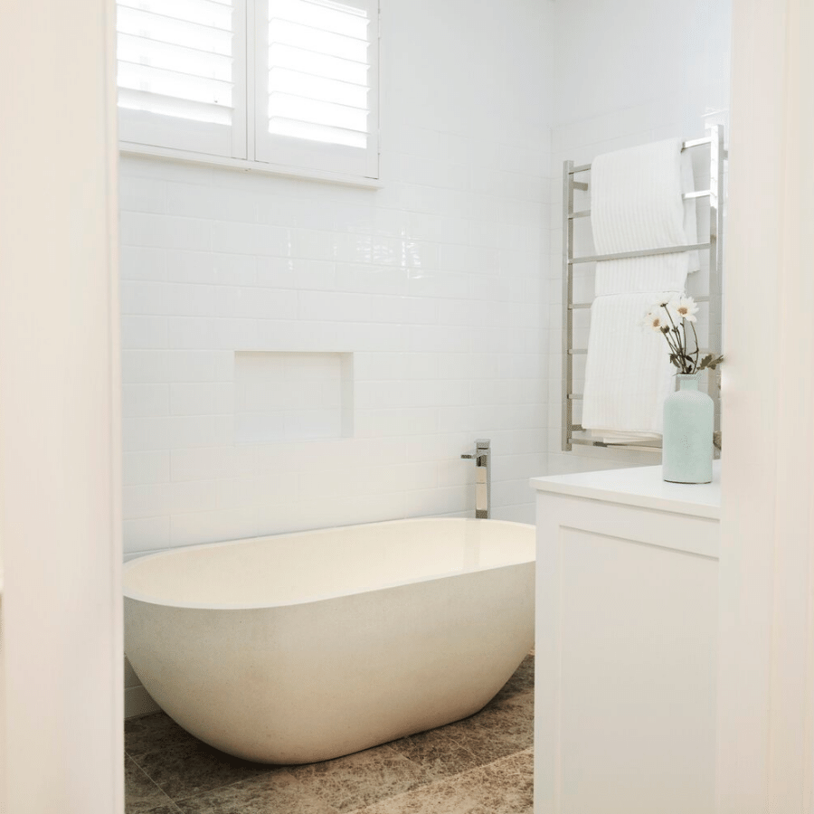 WALL MOUNTED BATHROOM Saven RAILS ELECTRIC HEATED TOWEL RAIL - Mirror Polished